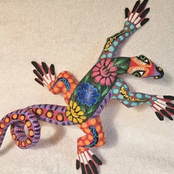 Handmade Other - Large Oaxacan Lizard Mexican Folk Art Alebrije Hand Carved & Painted Signed